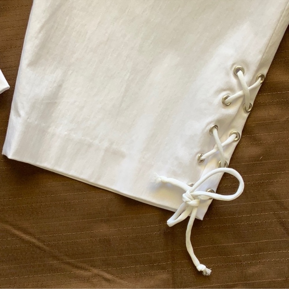 🔥 HotDeal! Capri, lace up side detail on leg EUC - Picture 2 of 6